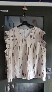Beige & Black Silky Stretch Ruffle Sleeve V Neck Summer Top Size 18-20 BNWOT - Picture 1 of 6