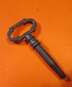 VINTAGE SINGER TREADLE NÄHMASCHINE SKELETT SCHLÜSSEL HAT 4 SEITEN MEHR AUFGELISTET WR33 - Bild 1 von 2