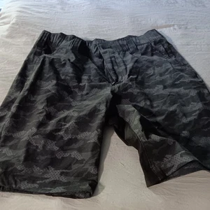 Mens Camo Lightweight Carhartt Shorts W/ Pockets Size 32 Relaxed Fit - Picture 1 of 4
