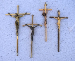 Gruppo di 4 Croci da Parete Convento, Crocifissi (CA502) Calice Co. - Foto 1 di 7