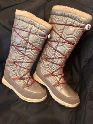 Botas altas del equipo olímpico de esquí de Estados Unidos. Mujer Talla 8M Plateado/Gris Con Rojo Impermeable Foto 1 de 4