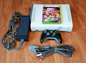 Microsoft Xbox 360 60 GB Console Bundle 1 Controller 1  Games.  W Cords  - Picture 1 of 6