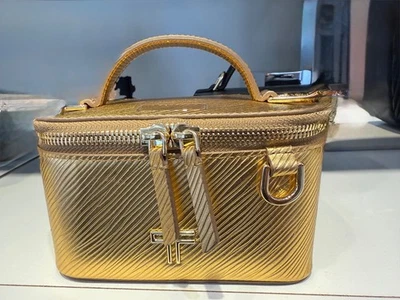 NUEVO Bolso Bandolera Tumi Voyageur LEX MINI 100% Cuero Estuche Tren - DORADO METÁLICO Foto 1 de 4