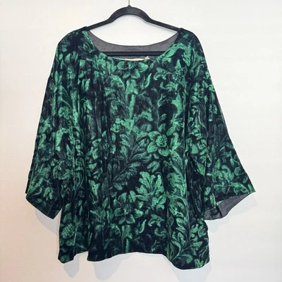 Top Soft Surroundings Verde y Negro Estampado Floral Cuello Barco Manga 3/4 Talla 1X Foto 1 de 4
