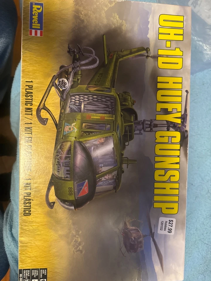 1/32 Revell 855536: UH-1D Huey Gunship Helicopter - Vietnam Era- Model Kit - Image 1 of 1