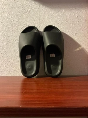 Adidas Yeezy Slide оникс (HQ6448) мужской размер 8 (100% подлинный) - Изображение 1 из 3