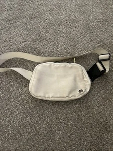 Lululemon Fanny Pack White - Picture 1 of 4