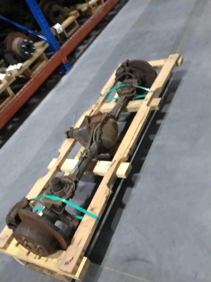 Used Front Axle Assembly Front 4WD fits: 2002 Jeep Grand cherokee LHD 3.55 ratio - Image 1 of 4