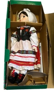 Vintage Christmas Around the World Porzellan Puppe Karolin - Bild 1 von 4