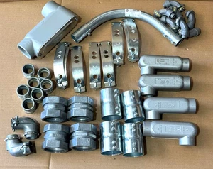 30 Pezzi Connettori Condotti Cavi Vari Giunti Raccordo Gomito ecc. - Foto 1 di 4