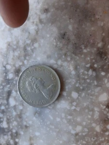 Vintage 1978 HONG KONG ONE DOLLAR CIRCULATED COIN Rare!! - Picture 1 of 2