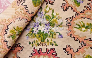 ANCIENNE BRODERIE pour coussin ornée de bouquets de fleurs XIXe, Jamais montée! - Picture 1 of 13