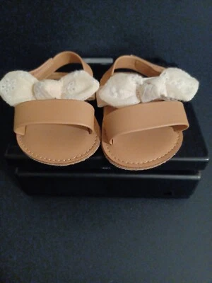 Sandalias con lazo Baby Gap para bebés niñas pequeñas talla 0 a 3 meses Foto 1 de 3