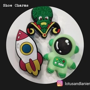 Shoe Charms Mars Attacks You Set of 3 - Picture 1 of 2