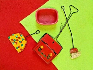 Vtg Miniature Tin Litho Dollhouse🏠 Sweeper, Dustpan, Mop, Pan~Sweet & Colorful! - Picture 1 of 7