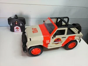 Jurassic World Park Legacy Collection Jeep Wrangler solo JP18 RC - Imagen 1 de 6