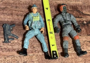 Two Chap Mei 1:18 Scale Military Action Figures Pilot w Orange Helmet & Soldier - Picture 1 of 5