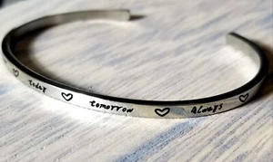 Modeschmuck Freunde Manschette Armband 6,14" Geschenk Geburtstag Überraschung  - Bild 1 von 3