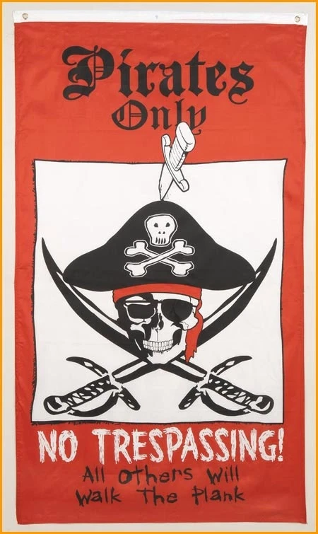 BANDERA PIRATA 3' X 5' "SOLO PIRATAS NO INTRUSIÓN TODOS LOS DEMÁS CAMINARÁN POR LA TABLA" Foto 1 de 1