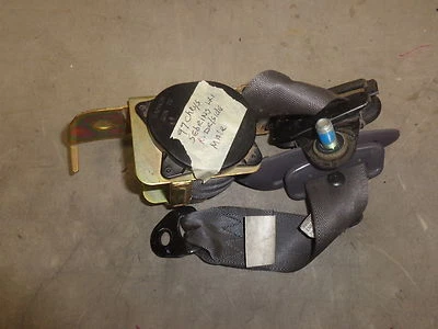 Cinturón de seguridad trasero macho conductor Chrysler Sebring & LXI 2 PUERTAS 97 98 99 00  Foto 1 de 2