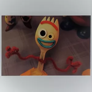 Toy Story 4 Postkarte Gabel Pixar Disney Animation Sammlung 100 Jahre - Bild 1 von 2