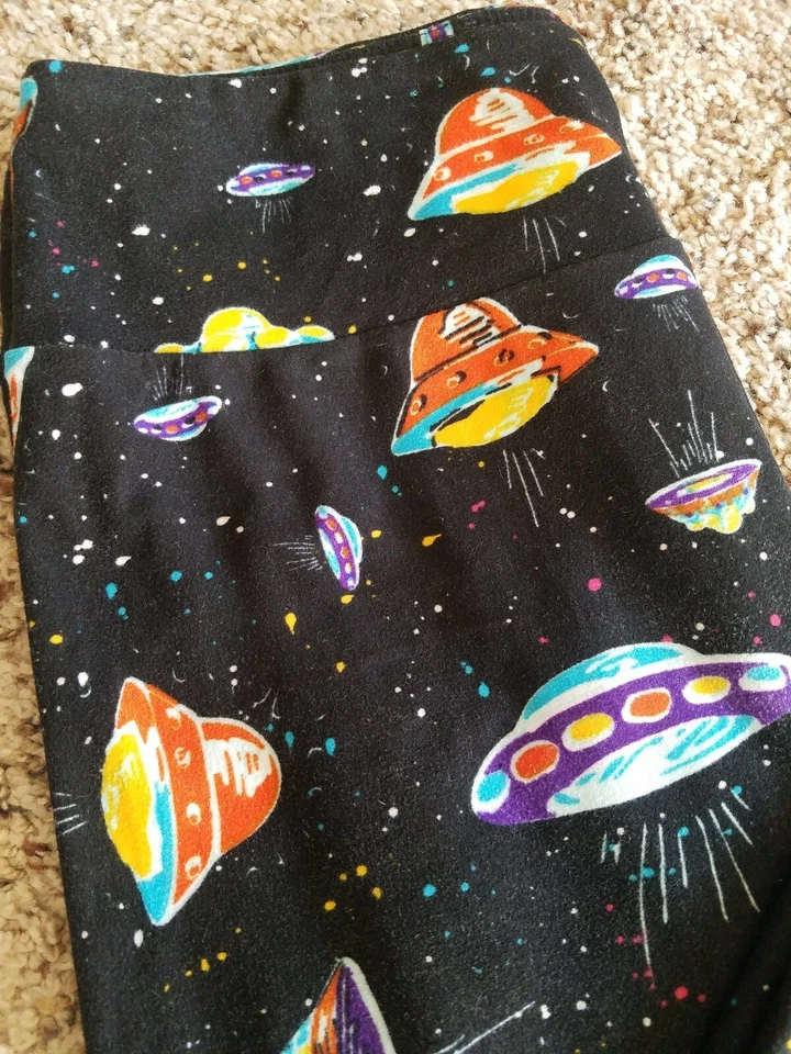 LLR LuLaRoe OS Platillo Volador Negro OVNI Espacio UNICORNIO Raro Difícil de Encontrar Foto 1 de 2