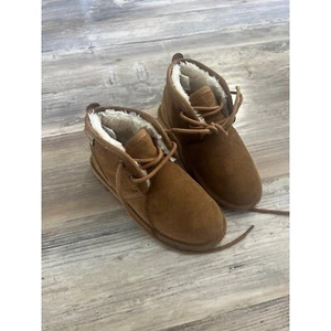 Boys Minnetonka Furry Boots Size 1 - Picture 1 of 5