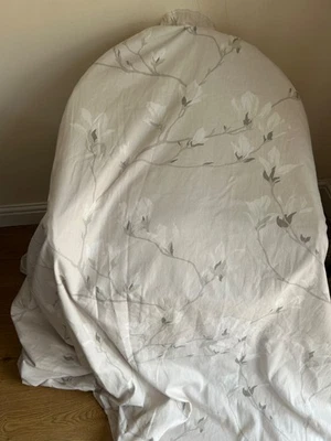 LOVELY ORIGINAL LAURA ASHLEY MAGNOLIA GROVE NATURAL CURTAINS - Image 1 of 4