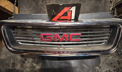 98-05 BLAZER S10/JIMMY S15 Grille Black W/Chrome Surround W/'GMC' Emblem OEM Foto 1 de 4
