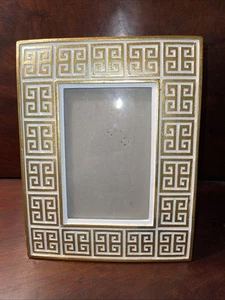 Cornice portafoto chiave greca Max Studio oro bianco 9 1/2 x 7 1/2 - Foto 1 di 8