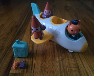 HTF Sago Mini Jinja's Jet Airplane Pilot Gnomo Tom Astrid Figurine Accessori - Foto 1 di 9