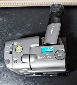 Sony Handycam CCD-TRV11 Video 8 Camcorder 12x Zoom (For parts only-Not working) - Picture 1 of 4