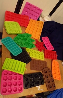 Big Lot Silicone Rubber Molds for Ice Cubes/Soap/Candy, Etc: Halloween/Heart/Bar - Image 1 of 4
