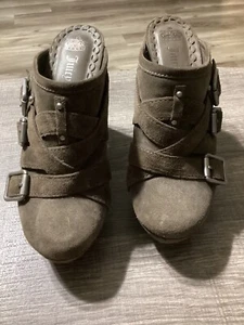 Juicy Couture Collette Heels Clogs Slides Mules Shoes Brown Suede Womens Sz 7.5 - Picture 1 of 6