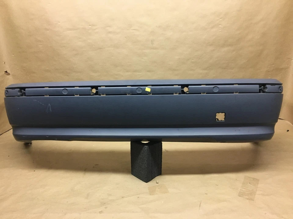 🏣  NEW 2002 - 2005 BMW 3 Serie 325i 325xi 330i 330xi Base Rear Bumper Cover OEM - Imagem 1 de 4