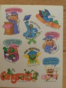 Hoja de pegatinas vintage sello 1981 Muppets Jim Henson graduado - Imagen 1 de 1