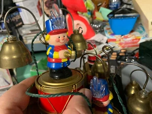 1991 MR CHRISTMAS Santa's Marching Band Musical Bells 35 Carols -1 figure Not Wo - Picture 1 of 13
