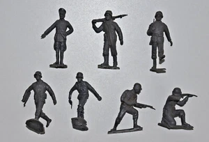 Vintage MARX WW2 German Infantry 54mm plastic toy soldiers dark gray 1:32 - Picture 1 of 5