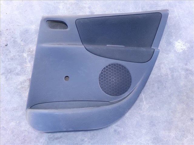 102183 embellecedor puerta trasera derecha peugeot 207 1.4 hdi 2006-2014 2014 Foto 1 de 4