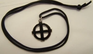 COLLANA CIONDOLO METALLO CROCE CELTICA SMALTATA D334 - Imagen 1 de 3