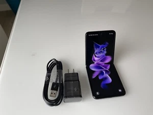 Samsung Galaxy Z Flip3 5G SM-F711W - 128GB - Phantom Black (Unlocked) (CA) - Zdjęcie 1 z 18