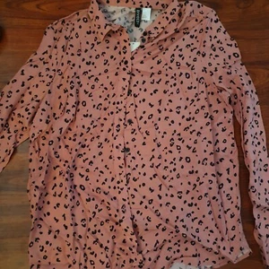 H&M Divided Cheetah Print long sleeve button down / Size: 8 /NWT! - Picture 1 of 3