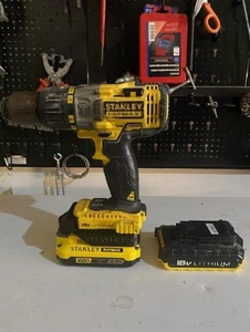 ADATTATORE BATTERIA DA STANLEY V20 (NUOVO MODELLO ) A STANLEY 18V VECCHIO MODELO - Imagen 1 de 2