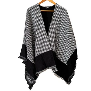 Uno Alla Volta Artisan Wrap Shawl One Size Cape Black White Houndstooth New Boho - Picture 1 of 11