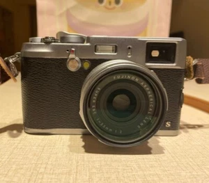 Fujifilm X100S 16.3MP Digital Camera Silver (Preowned) - Picture 1 of 1