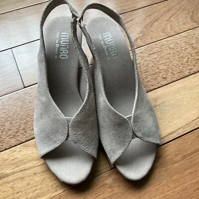 Sandalia Munro Rochelle Slingback manchas metálicas punta abierta talla 7M Foto 1 de 4