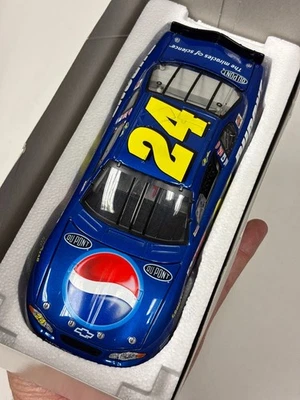 2002 JEFF GORDON DUPONT/PEPSI TALLADEGA MAC TOOLS 102794 1 DE 2.172 MONTE CARLO - Imagem 1 de 3