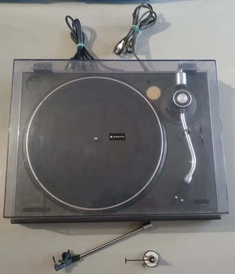 TOURNE DISQUE PLATINE VINYLE SANYO TP 1005U - EN L'ETAT NON TESTE - Immagine 1 di 4