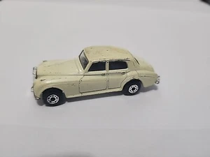 1985 Matchbox White Rolls Royce Silver Cloud, Made in Macau, 1:69 scale Diecast - Picture 1 of 5