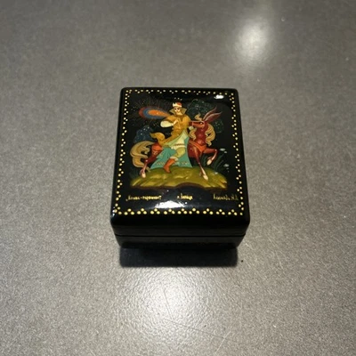 Caja de laca rusa pintada a mano  Foto 1 de 4